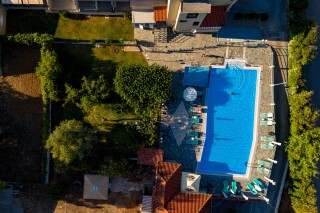 location ionis hotel aerial pool view